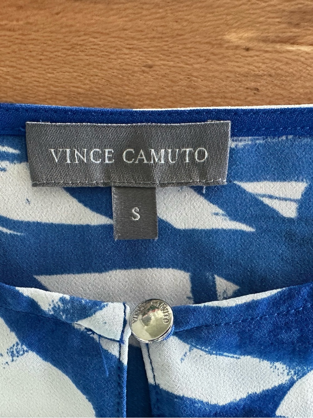 Vince Camuto Blue White Anstract Brushstroke Top Blouse Dolman Sleeves | Size: S - Picture 3 of 8